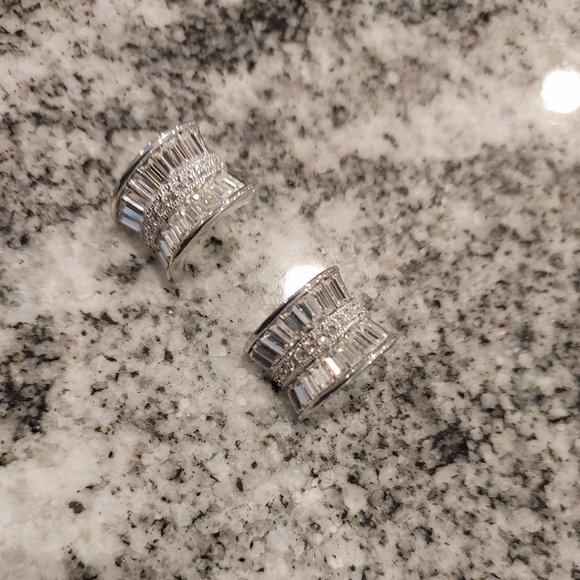 Nolan Miller stud earrings with backs, signed - Picture 10 of 16